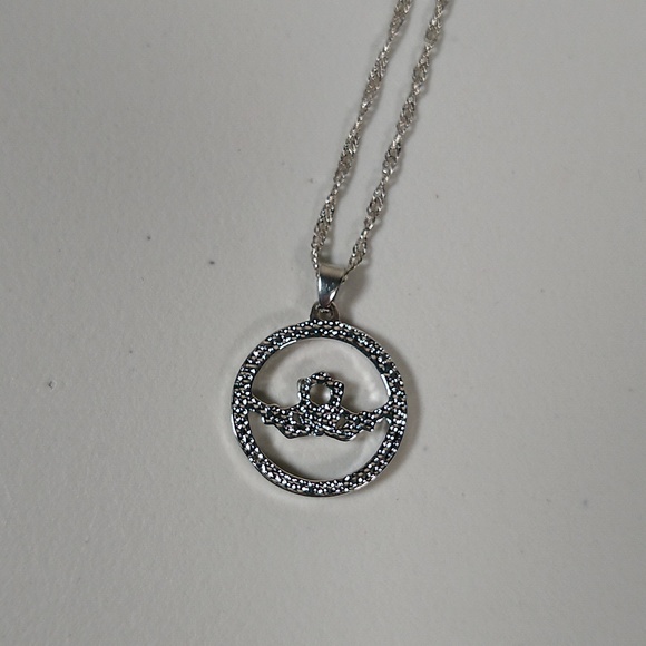 Irish Claddagh silver necklace - Picture 4 of 4